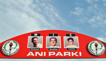 Trafik kazasında hayatını kaybeden üç gencin isimleri Akdoğanda parkta yaşatılacak