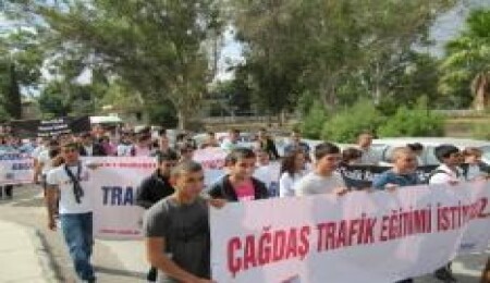 "Trafikte ölmek istemiyoruz, devlet üzerine düşeni yapsın"