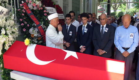 Türkiye'nin eski Lefkoşa Büyükelçilerinden Yavuzalp son yolculuğuna uğurlandı