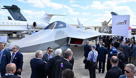 Türkiye'nin ilk milli uçağı "Milli Muharip Uçağı" Paris'te görücüye çıktı