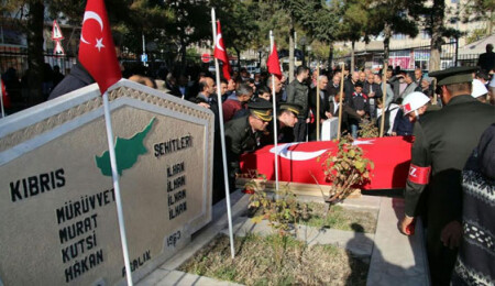 Tuğgeneral İlhan, 53 yıl sonra şehit eşi ve 3 çocuğunun yanına defnedildi