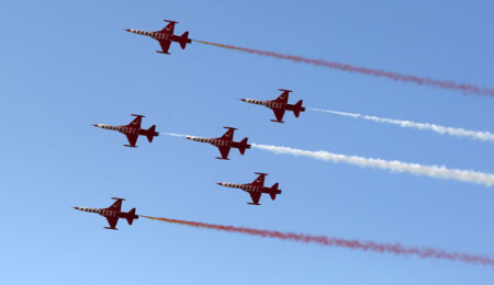 "Solo Türk" ile "Türk Yıldızları"nın gösterileri nefes kesti