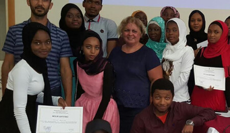 Yakın Doğu Üniversitesi'nde Türkçe yaz okulu eğitim programında sertifikalar verildi