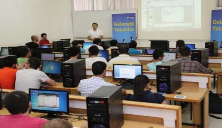 Turkcell'le 'Geleceği yazanlar' üniversitelerde büyüyor