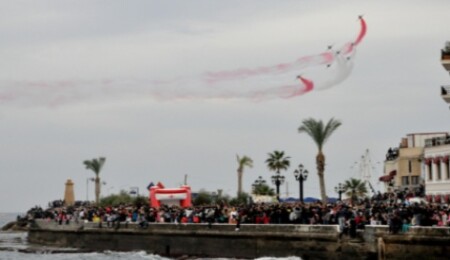 Türk Yıldızları ve Solo Türk, Girne semalarında gösteri yaptı