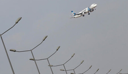 Mısır uçağı Akdeniz'e düştü, ekipler arama kurtarma çalışması yapıyor...