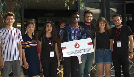 UKÜ, yeni kayıtlı öğrencilerine başkent Lefkoşa'yı tanıttı