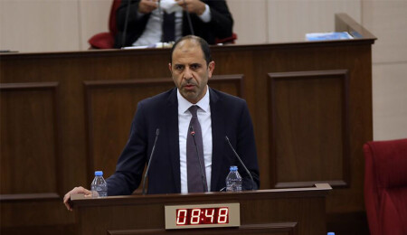 Özersay: “Özel jetle gelenlerin bir kısmı Girne’de alışveriş yaptı, yemek yedi”