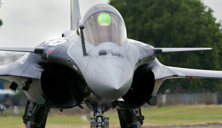 Fransız savaş uçakları, Güney Kıbrıs'a indi