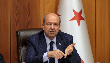 Ersin Tatar'dan eleştirilere yanıt: "Halen Başbakanım ve sorumluluklarımın bilincindeyim. Acil olan ne mi?"