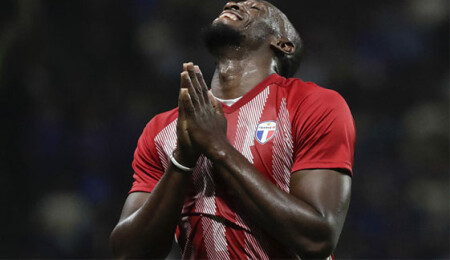 Usain Bolt futbolu da bırakarak spor hayatını sonlandırdığını duyurdu