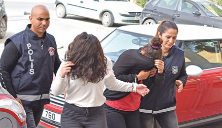 Uyuşturucu zanlıları 4 gün daha tutuklu kalacak, 1 kişi aranıyor