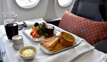 Oxfordlu profesör uçak yemeklerinin tadını güzelleştirmenin yolunu buldu