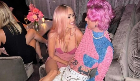 Kelly'nin Fox'un göğsünden "kokain çektiği" video tartışma yarattı