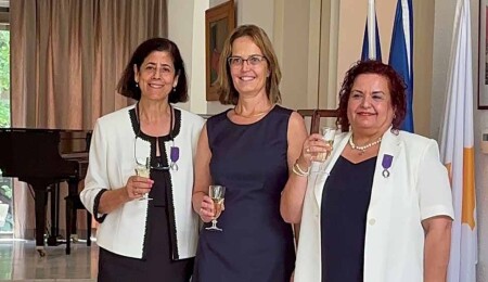 Fransa, Profesör Heran Çiftçi ve Profesör Kezban Saraçoğlu’na "devlet nişanı" taktim etti...