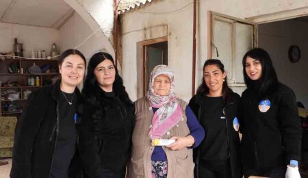 İskele Belediyesi Sağlık Birimi, Yarköy’deki yaşlıları ziyaret etti