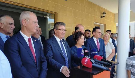 Ünal Üstel adaylık başvurusunu yaptı: UBP kurultayı 2027’ye kadar devam etme kurultayıdır