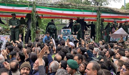 İranlılar Tebriz'de Reisi'yi anıyor