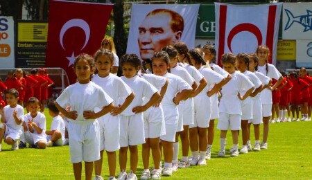 23 Nisan Ulusal Egemenlik ve Çocuk Bayramı törenlerle kutlandı
