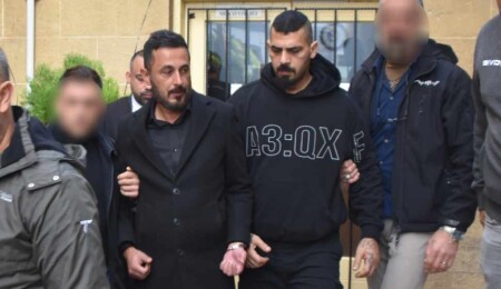 Ülkeye iş insanını vurmak için geldikleri iddia edilen 3 kişi, 4 gün daha tutuklu kalacak