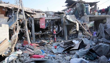 İsrail'in Gazze'nin orta ve güneyine düzenlediği saldırılarda 50 kişi öldürüldü