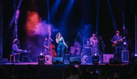 Sevilen şarkı “My Life Is Going On” Othello Kalesi’nden yükseldi