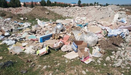 Güney Lefkoşa’daki polis karakolunun yanına 70 kamyon dolusu moloz gömüldü