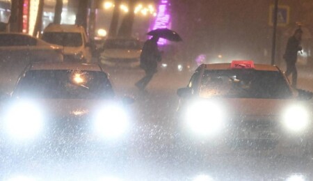 Ankara’da sağanak etkili oldu, yollar göle döndü