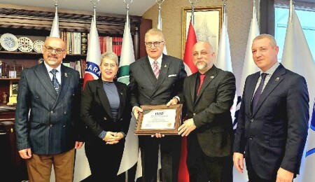 İŞAD heyeti, İstanbul Aydın Üniversitesi Mütevelli Heyeti Başkanı Prof. Dr. Mustafa Aydın'ı ziyaret etti