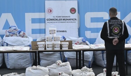 Türkiye’de gümrük ekipleri bir ton uyuşturucu ele geçirdi