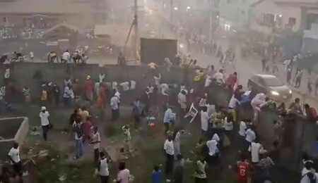 Gine'de hakemin kararı sonrası korkunç facia: 100'e yakın kişi hayatını kaybetti!