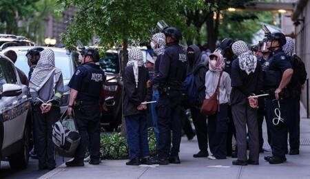 Columbia Üniversitesi'nde Filistin'e destek gösterisi düzenleyen onlarca protestocu gözaltına alındı