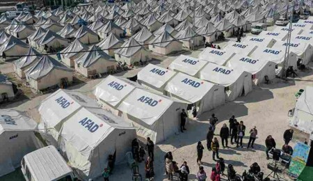 Deprem bölgelerinde 332 çadır kent ile 209 konteyner kent kuruldu