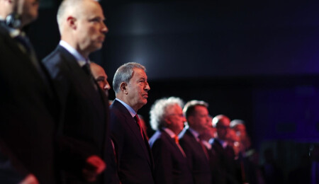 Polonya'daki Orta ve Doğu Avrupa'nın en büyük askeri fuarı törenle açıldı