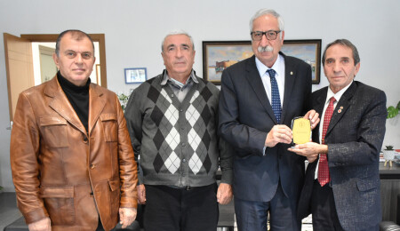 Türk Barış Kuvvetleri Gaziler Derneği’nden Girne Belediye Başkanı Güngördü’ye nezaket ziyareti