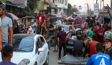 İsrail'in tahliye kararının ardından Aksa Şehitleri Hastanesi boşalttırılıyor
