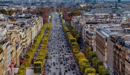 Paris'in turistik caddesi Şanzelize, Fransa-Arjantin final maçı için trafiğe kapatılacak