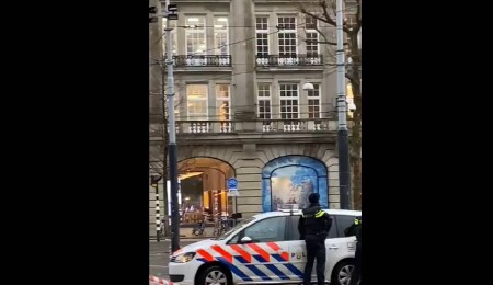 Amsterdam’daki Apple mağazasında silahlı soygun: Rehine olduğu bildirildi