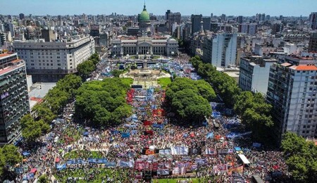 Arjantin'de binlerce kişi genel grev kapsamında hükümeti protesto etti