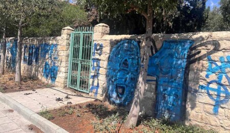 Vakıflar İdaresi, Arnavut Cami’ye yapılan saldırıyı kınadı