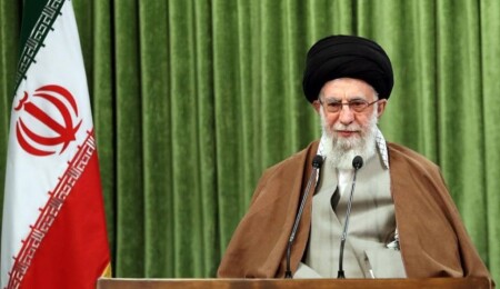 Hamaney: Bize yönelik saldırılara ABD üslerini tekrar hedef alarak yanıt vereceğiz