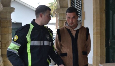 Yol ortasında alkollü olduğu tespit edilen sürücünün ehliyeti geçici olarak iptal edildi