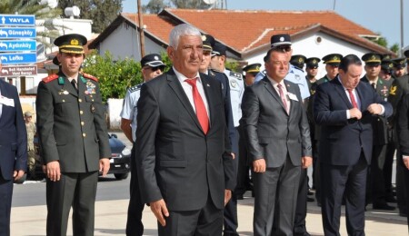 Mahmut Özçınar, 23 Nisan kutlama törenine katıldı