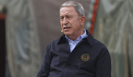 Hulusi Akar: Hudutlardan herhangi bir kaçak geçişe asla müsaade etmeyiz