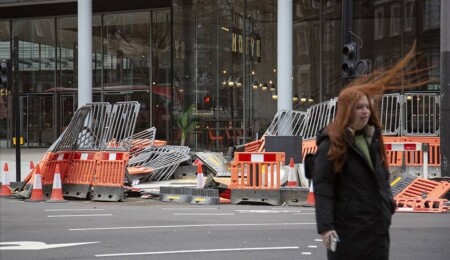 İngiltere'de Bert Fırtınası nedeniyle "çoklu tehlike" uyarısı yapıldı