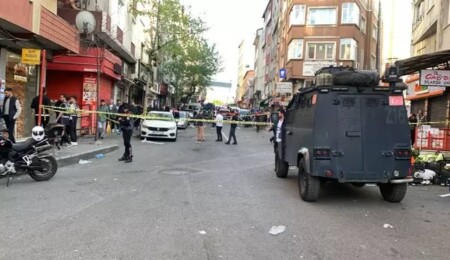 Beyoğlu'nda silahlı saldırı: 1 kişi hayatını kaybetti, 4 kişi yaralandı