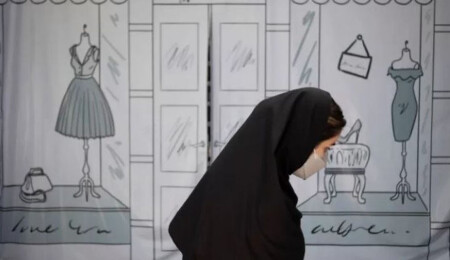 İran'da başörtüsü takmayanlara müdahale eden kişi ile kadınlar hakkında tutuklama kararı