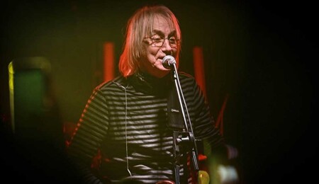 Bulutsuzluk Özlemi, şarkılarını Gazze'de öldürülen çocuklar için söyledi