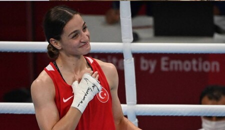 Türkiye’de milli boksör Buse Naz Çakıroğlu, Paris 2024'te yarı finalde