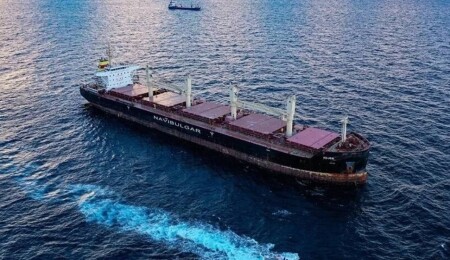 Husilerin saldırılarının ardından denizcilik şirketleri, Kızıldeniz'deki seferlerini askıya alıyor